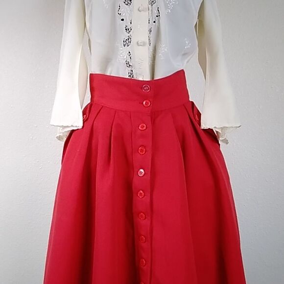 VTG BEONY BLOUSE 100% SILK SZ 34 & RED SKIRT SZ 42 - Picture 2 of 10